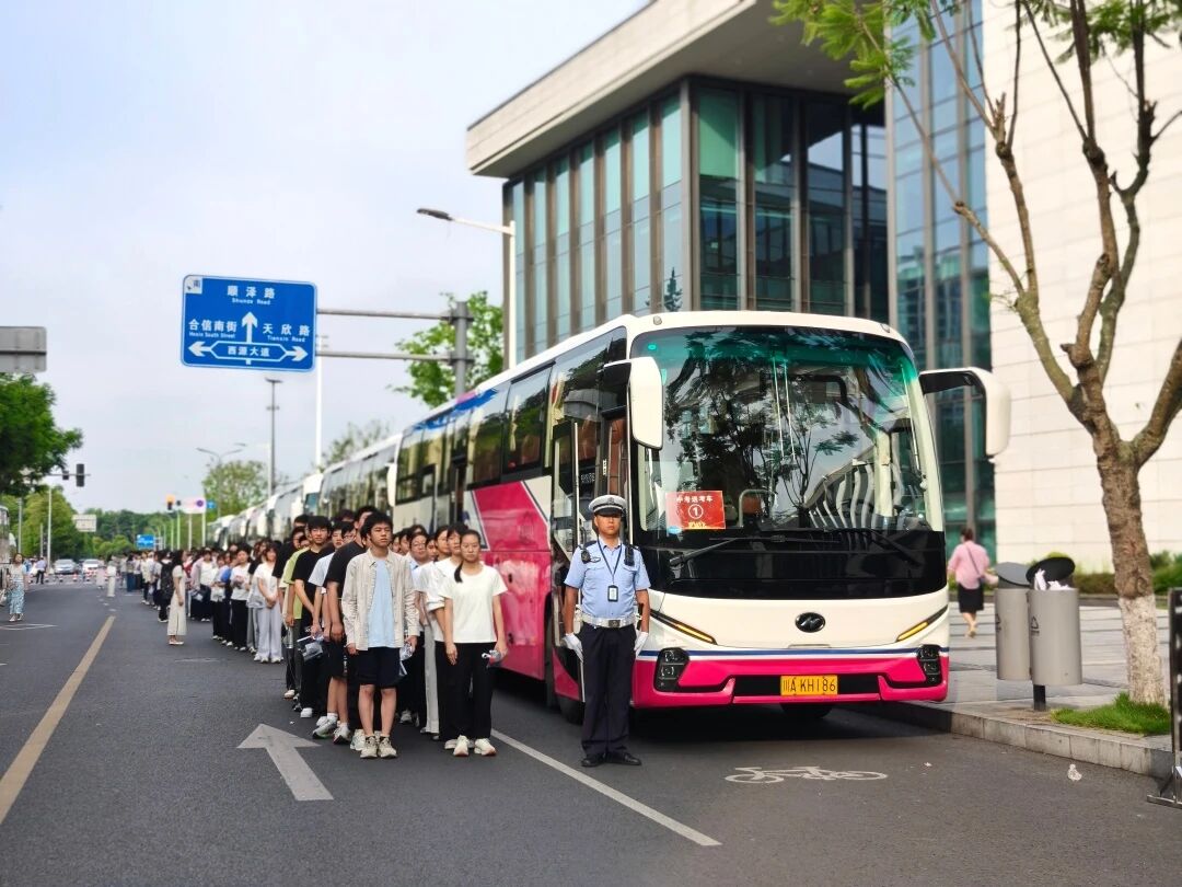 赴考路上 我们守护 | AGGAME官方网站运业圆满实现各项中考运输保险工作